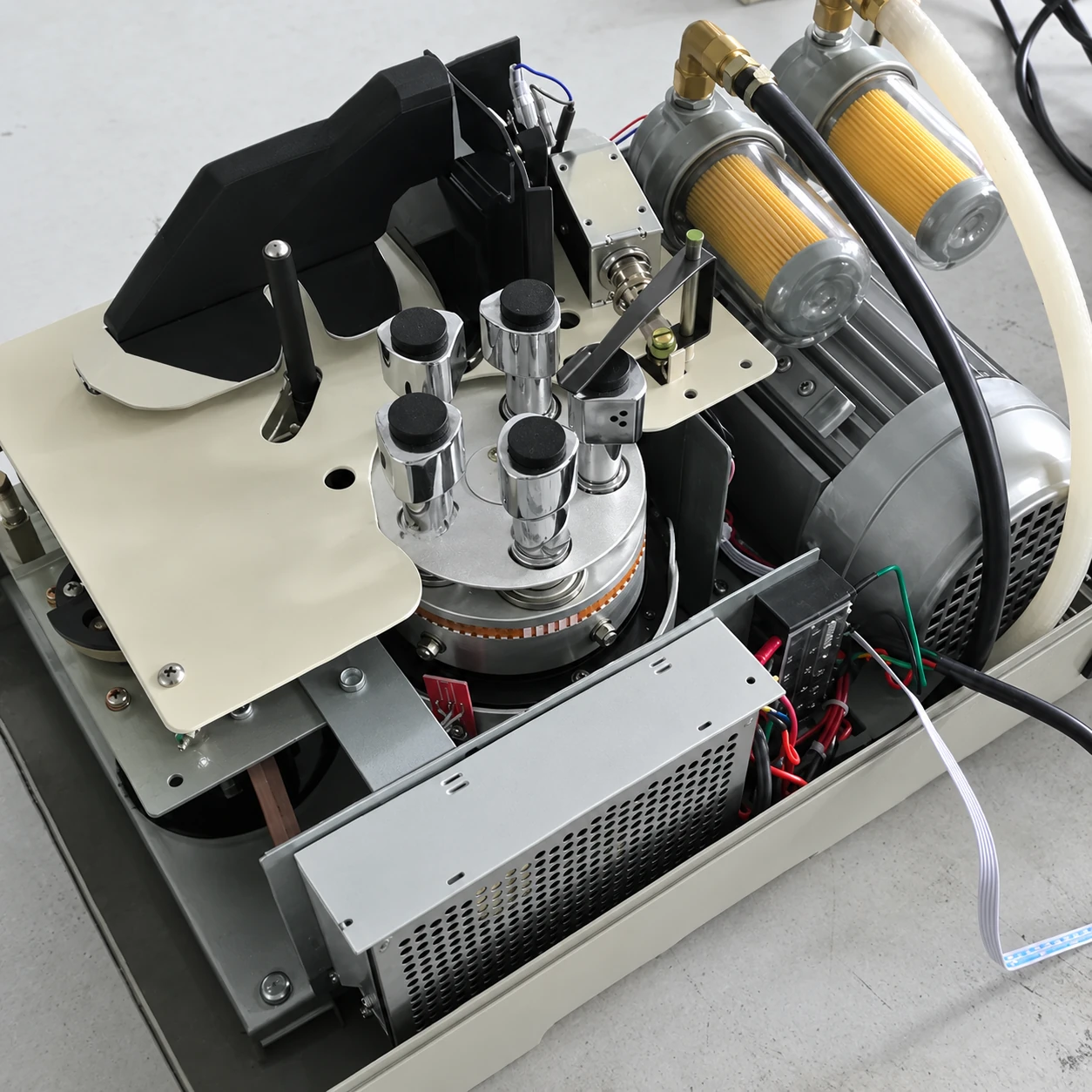 Rotary vane pump assembly installed in banknote handling equipment